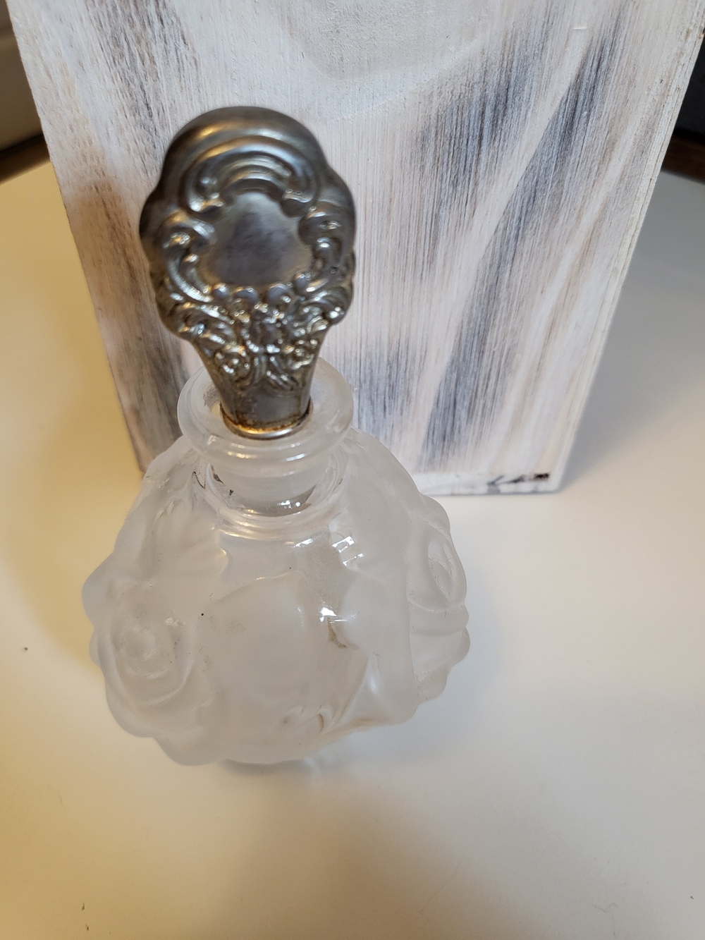 Vintage Art-Deco Frosted Glass Perfume Bottle with Ornate Silver Tone Stopper